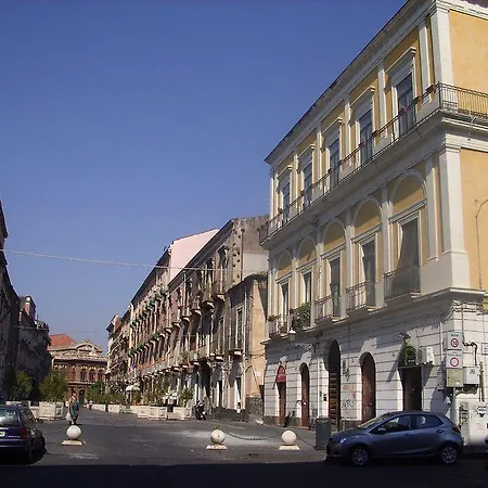 Al Teatro Massimo Apartament *