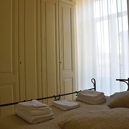 Al Teatro Massimo Apartament *